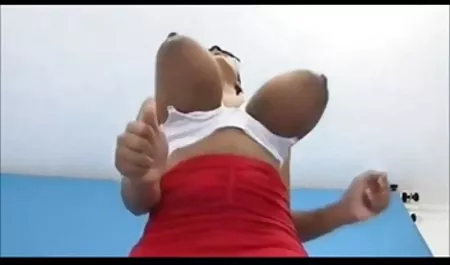 Brunette muda dengan video xxx jepang di bus seorang wanita cantik.